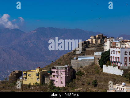 Moderne e antiche case costruite in montagna, Jizan Provincia, Addayer, Arabia Saudita Foto Stock