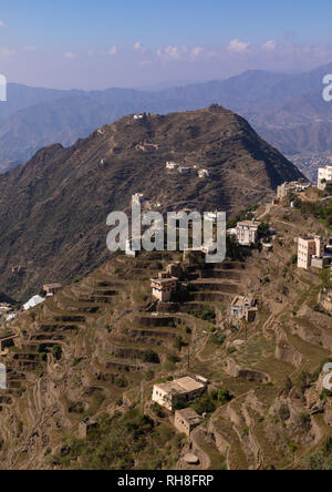 Moderne e antiche case costruite in montagna, Jizan Provincia, Addayer, Arabia Saudita Foto Stock