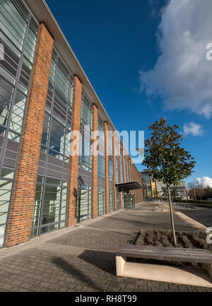 Il mozzo, uffici in un edificio ristrutturato in stile art deco building a Farnborough Business Park, Hampshire REGNO UNITO. Foto Stock