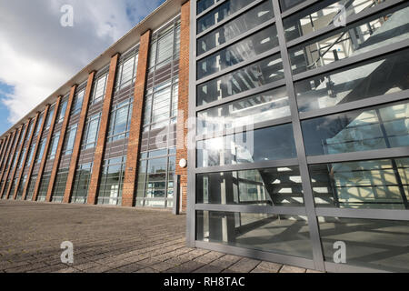 Il mozzo, uffici in un edificio ristrutturato in stile art deco building a Farnborough Business Park, Hampshire REGNO UNITO. Foto Stock