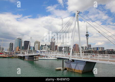 Vista della città di Auckland, con elevato aumento skyscrappers in background, Noth Island, in Nuova Zelanda. Foto Stock