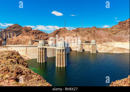 La diga di Hoover sul confine degli stati degli Stati Uniti Nevada e Arizona. Fu costruito tra il 1931 e il 1936. Foto Stock