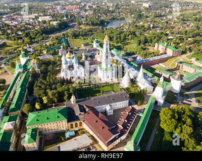 Vista aerea di unico complesso monastico del Lavra della Trinità di San Sergio, Sergiev Posad, Russia Foto Stock