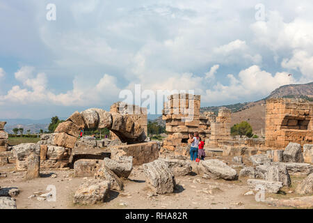 Rovine del sacro Hierapolis di Frigia, una delle antiche città dell'Egeo in Denizil provincia della Turchia. Foto Stock