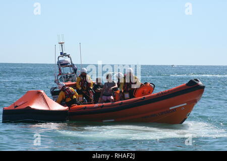 Il Hayling Island la barca di salvataggio Derrick battaglia raffigurato all'Selsey scialuppa di salvataggio giorno nel mese di agosto 2018 Foto Stock