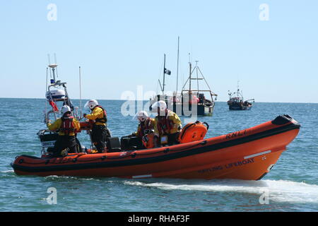 Il Hayling Island la barca di salvataggio Derrick battaglia raffigurato all'Selsey scialuppa di salvataggio giorno nel mese di agosto 2018 Foto Stock