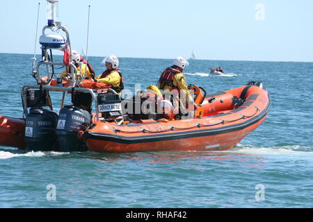 Il Hayling Island la barca di salvataggio Derrick battaglia raffigurato all'Selsey scialuppa di salvataggio giorno nel mese di agosto 2018 Foto Stock