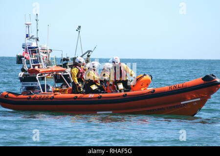 Hayling Island la barca di salvataggio Derrick battaglia a Selsey scialuppa di salvataggio giorno nel mese di agosto 2018 Foto Stock