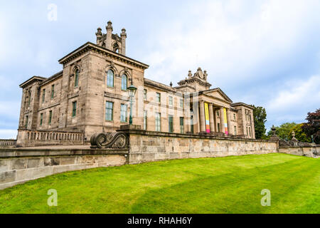 Edimburgo, Scozia, Regno Unito - 27 agosto 2018: l'edificio scozzese della Galleria Nazionale di Arte Moderna a due Foto Stock