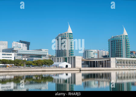 Lisbona edifici moderni nel Parco delle Nazioni Lisbona Expo 98 il Portogallo. São Gabriel e Sao Rafael torri gemelle su maggio 06 Foto Stock