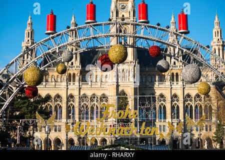 Mercatino di Natale a Neues Rathaus (Municipio) edificio, Vienna, Austria. Foto Stock