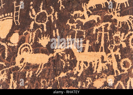 Incisioni rupestri a Newspaper Rock a UT 211 vicino a Monticello, Utah, Stati Uniti d'America Foto Stock