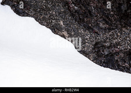 Neve di fusione alla vigilia della primavera Foto Stock