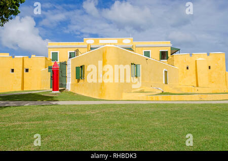 Esterno giallo di Fort Christiansvaern a Christiansted National Historic Site, St. Croix, U.S. Isole Virgini Foto Stock