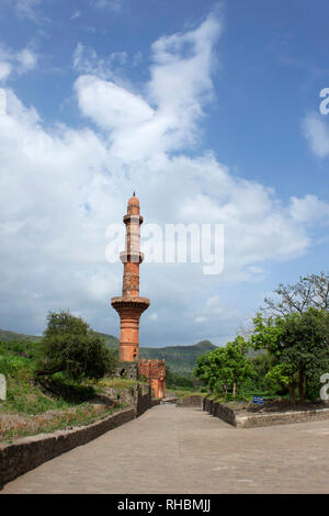 Chand Minar minareto facciata a Daulatabad, Maharashtra, India Foto Stock