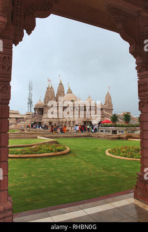 NARHE, Pune, Maharashtra, settembre 2018, devoto a BAPS Shri Swaminarayan mandir a Mumbai-Bengaluru autostrada nazionale 4 Foto Stock