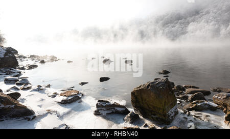 La mattina presto vista sul fiume LiuShu, HuaDian, Jilin Foto Stock