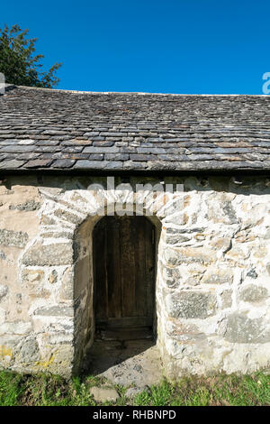 St Rhychwyns' chiesa a Llanrhychwyn vicino Trefriw nel Conwy Valley Galles del Nord il più antico sopravvissuto del VI secolo la struttura della chiesa in Galles Foto Stock