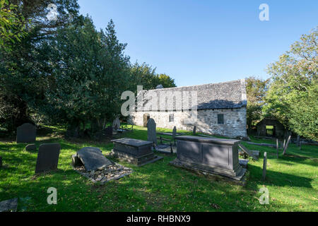 St Rhychwyns' chiesa a Llanrhychwyn vicino Trefriw nel Conwy Valley Galles del Nord il più antico sopravvissuto del VI secolo la struttura della chiesa in Galles Foto Stock