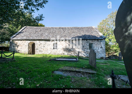 St Rhychwyns' chiesa a Llanrhychwyn vicino Trefriw nel Conwy Valley Galles del Nord il più antico sopravvissuto del VI secolo la struttura della chiesa in Galles Foto Stock