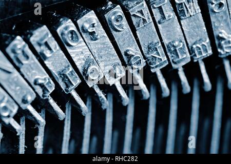 Close-up di dettaglio typebars. Macchina da scrivere tradizionale stampa tipografica bracci. Dettaglio di una vecchia macchina da scrivere typebars. Foto Stock