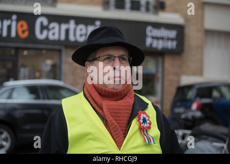 Parigi, Francia. 2° febbraio 2019. Il Gilet giallo si sta mobilitando per un dodicesimo consecutivi di Sabato, 2 febbraio 2019 0 Parigi, nella foto uno degli appuntamenti luogo Daumesnil (XII arrondissement), per una marcia contro la violenza della polizia. Era presente in altri tra i manifestanti, Jean-Luc Pujo - Presidente - Club "Pensare Francia " Credito: Saïd Anas/Alamy Live News Foto Stock