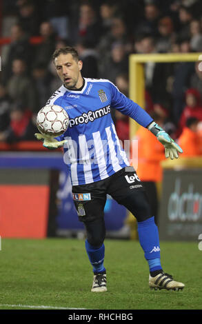Mouscron, Belgio.. 2° febbraio 2019. MOUSCRON, Belgio - 01 febbraio : Nicolas Penneteau di Charleroi in azione durante la Jupiler Pro League Match Day 24 tra Royal Excel Mouscron e Sporting Charleroi nel febbraio 01, 2019 in (foto di Vincent Van Doornick/Isosport) Foto Stock