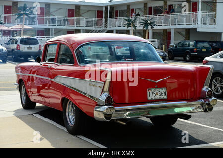 Stati Uniti d'America, New Jersey, Wildwood, parata di vetture classiche, GM General Motors Chevrolet Bel Air al posto di parcheggio del Motel Rusmar a Ocean Ave, potrebbe essere in Havanna Cuba troppo Foto Stock