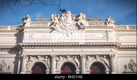 Sete, Francia - 4 Gennaio 2019: dettagli architettonici del Moliere teatro di una giornata invernale. Teatro comunale elencati nell'inventario storico di Mon Foto Stock