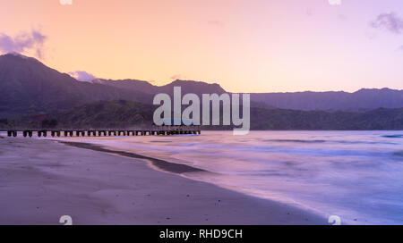 Alba e tramonto a Hanalei Bay su Kauai Hawaii Foto Stock