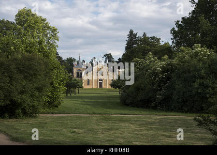 Casa Gotica nel Parco di Wörlitzer che è una parte importante dell'Dessau-Wörlitz Garden Realm, che è un sito patrimonio mondiale in Germania. Foto Stock