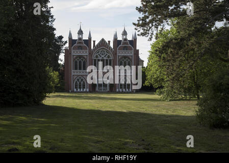 Casa Gotica nel Parco di Wörlitzer che è una parte importante dell'Dessau-Wörlitz Garden Realm, che è un sito patrimonio mondiale in Germania. Foto Stock