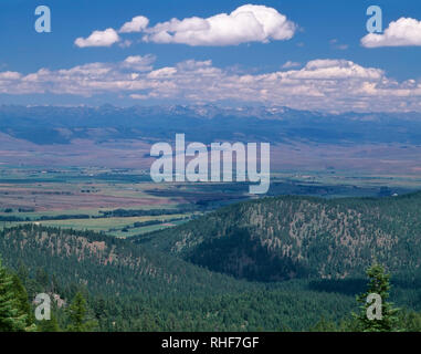 Stati Uniti d'America, Oregon, Wallowa-Whitman National Forest, vista nord-est da Elkhorn Scenic Byway Wallowa-Whitman nella Foresta Nazionale verso nord la valle di polvere Foto Stock