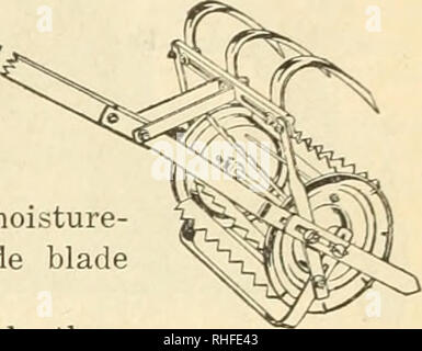 . Bolgiano il capitol city semi : 1933. Vivai (orticoltura) cataloghi; lampadine (piante) cataloghi; Verdure cataloghi; utensili da giardino cataloghi; semi cataloghi; fiori cataloghi; pollame le attrezzature e le forniture dei cataloghi. Per un rapido e facile accurata gar- dening il nuovo "Speedhoe" è efficienza- ciency stesso. Le lame rotanti sbriciolate i grumi e lasciare un'umidità- trattenere strame, mentre la rissa lama ottiene tutte le erbacce. Invertita, il coltivatore i denti non si thor- ough coltivazione più profonda. Sono scientificamente progettato per penetrare nel suolo facilmente e sono indurite e temprate per lunga durata Foto Stock