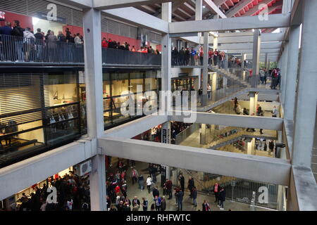 Il concourse della RheinEnergieSTADION a Colonia, a metà tempo in una partita con la Bundesliga lato FC Köln Foto Stock