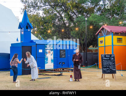 Gesù miracolo Lab, un piccolo teatro performance al Fringe Festival Mondiale Russell Square Northbridge WA Perth Australia. Foto Stock