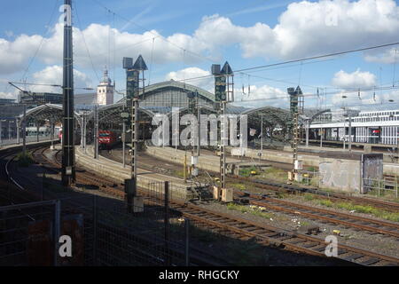 La parte posteriore della Colonia Stazione Centrale di Colonia, Germania Foto Stock