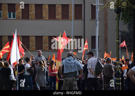 Skopje, Macedonia - Maggio 2017: folla macedone proteste contro la nuova coalizione di governo. Skopje, Macedonia. Foto Stock