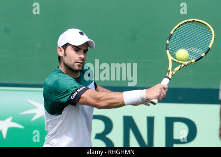 Kolkata, India. 02Feb, 2019. Italia del giocatore di tennis Simone BOLELLI in azione contro India di Rohan Bopanna e Divij Sharan nella doppia corrisponde al Davis Cup World Group il qualificatore 2019. India di Rohan Bopanna e Divij Sharan beat Simone BOLELLI e Matteo Berrettini 4-6, 6-3, 6-4 in raddoppia corrispondono a Davis Cup World Group il qualificatore 2019. Credito: Saikat Paolo/Pacific Press/Alamy Live News Foto Stock