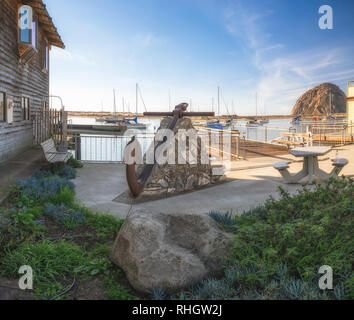 Morro Rock a Morro Bay State Park, California. . Il parco ha una grande opportunità per la vela, pesca, escursionismo e bird watching. Gennaio 27, 2019 Foto Stock