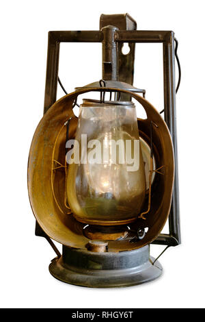 Uomo del freno o del cantiere uomo railroad lanterna per la segnalazione in condizioni di luce scarsa, sfondo bianco, tracciato di ritaglio Foto Stock