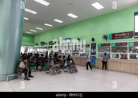 Ospedale di Lampang, Lampang, Tailandia - 18 Gennaio 2019 : Ci sono persone in attesa di stupefacenti presso la camera di erogazione in Lampang ospedale. Foto Stock