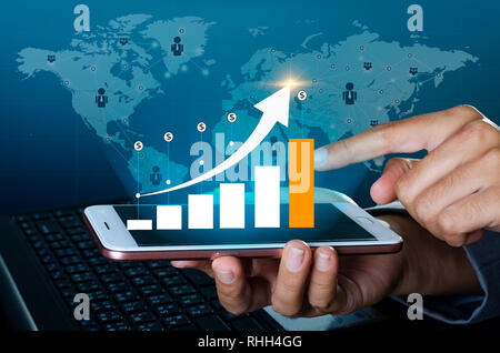 Grafico della crescita finanziaria delle comunicazioni globali Binary Smart Phone e il mondo Internet imprenditori, premere il tasto telefono per comunicare in Internet S Foto Stock