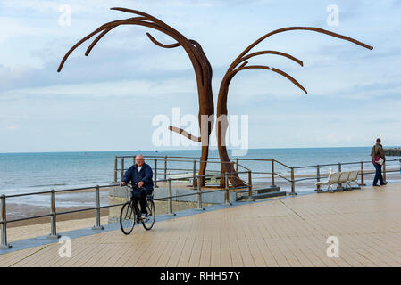 Sul dicco ( Albert I Promenade) e la spiaggia di Ostenda, Belgio Foto Stock