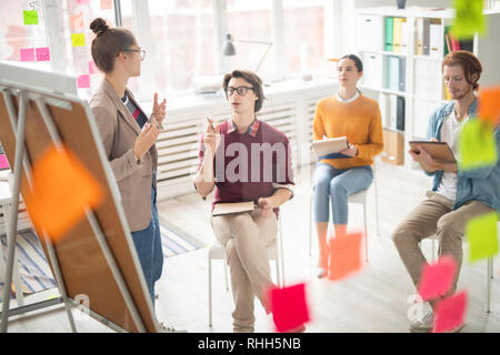 La discussione a livello della formazione Foto Stock