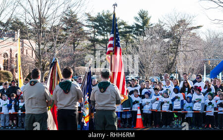 Garden City NY, Stati Uniti d'America - 24 Marzo 2018: Il Boy Scouts of America presentando i colori all'inizio della speranza di domani Foundation 5K fundraiser gara Foto Stock
