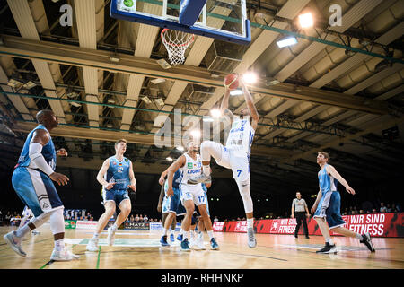 Karlsruhe, Deutschland. 02Feb, 2019. Di quale Damion Lacy (Lions) getta. GES/basket/ProA: PSK Lions - Cesti Paderborn, 02.02.2019 - | Utilizzo di credito in tutto il mondo: dpa/Alamy Live News Foto Stock