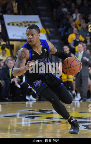 Wichita, Kansas, Stati Uniti d'America. 02Feb, 2019. Tulsa Golden uragano guard Elia giuntatore (3) rigidi per il cestello durante il NCAA Pallacanestro tra il Tulsa Golden uragani e Wichita State Shockers a Charles Koch Arena di Wichita, Kansas. Kendall Shaw/CSM/Alamy Live News Foto Stock