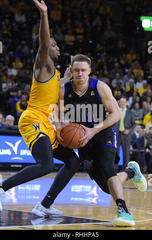 Wichita, Kansas, Stati Uniti d'America. 02Feb, 2019. Tulsa Golden uragano guard Curran Scott (10) rigidi per il cestello durante il NCAA Pallacanestro tra il Tulsa Golden uragani e Wichita State Shockers a Charles Koch Arena di Wichita, Kansas. Kendall Shaw/CSM/Alamy Live News Foto Stock