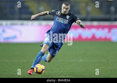 Empoli, Italia. 2° febbraio 2019. Rade Krunic di Empoli durante la Serie A match tra Empoli e Chievo Verona allo Stadio Carlo Castellani, Empoli, in Italia il 2 febbraio 2019. Foto di Luca Pagliaricci. Solo uso editoriale, è richiesta una licenza per uso commerciale. Nessun uso in scommesse, giochi o un singolo giocatore/club/league pubblicazioni. Credit: UK Sports Pics Ltd/Alamy Live News Foto Stock